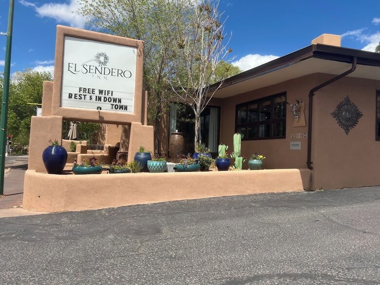 Hotel Garrett's Desert Inn