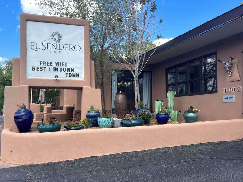 Hotel Garrett's Desert Inn