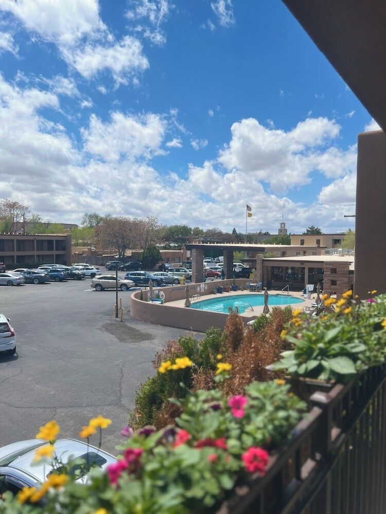 Hotel Garrett's Desert Inn