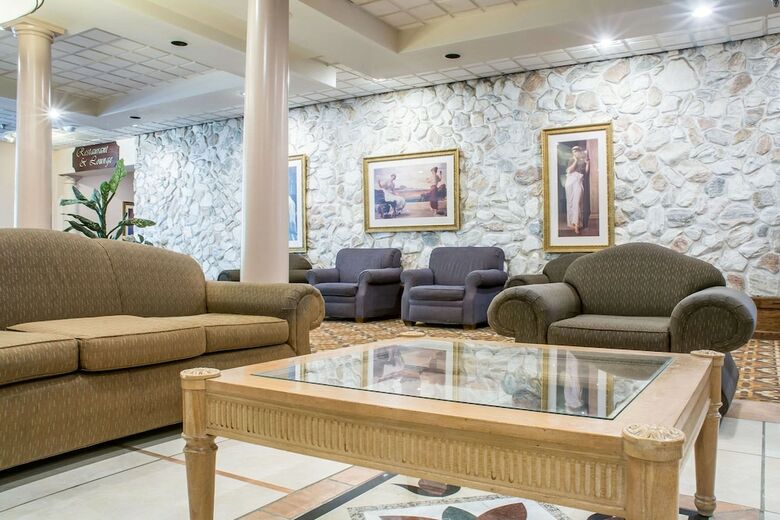 Clarion Hotel Palm Island Indoor Waterpark