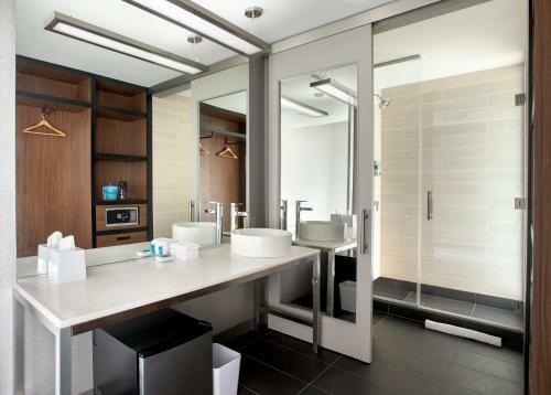Hotel Aloft Buffalo Airport