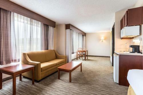 Holiday Inn Express Hotel & Suites Findley Lake