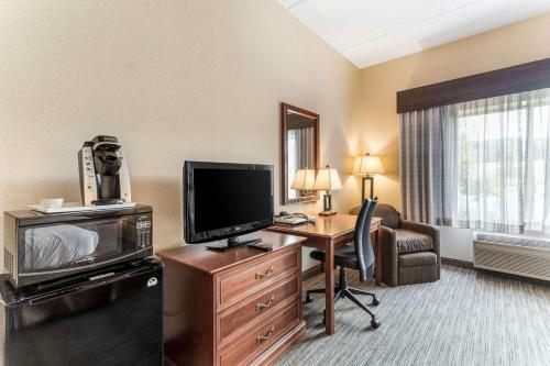 Holiday Inn Express Hotel & Suites Findley Lake