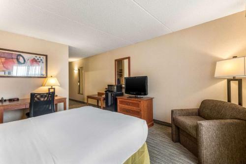 Holiday Inn Express Hotel & Suites Findley Lake