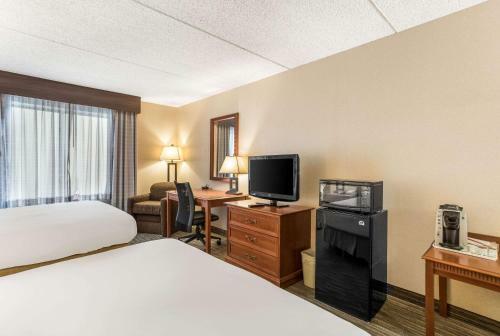 Holiday Inn Express Hotel & Suites Findley Lake