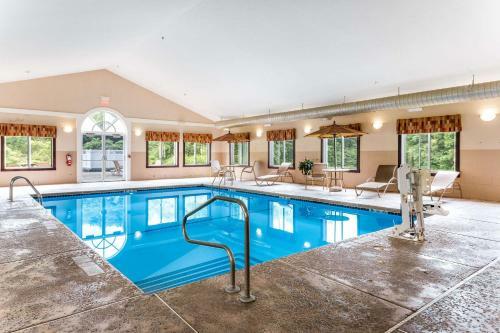Holiday Inn Express Hotel & Suites Findley Lake