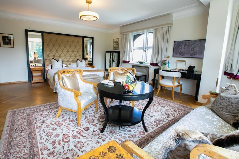 Hotel Schloss Monchstein