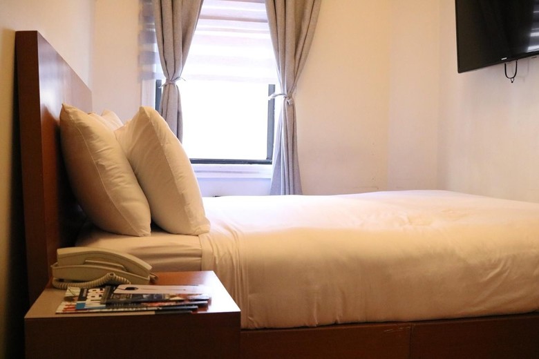 Midtown West Hotel