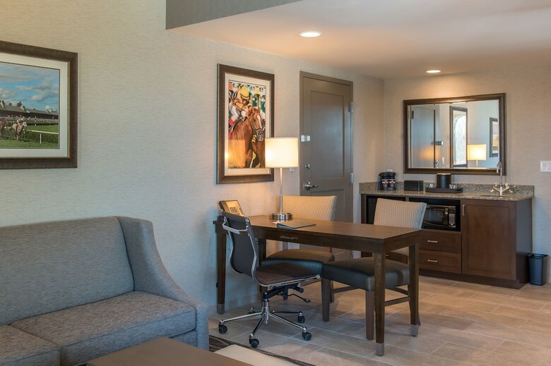 Hotel Embassy Suites Saratoga Springs