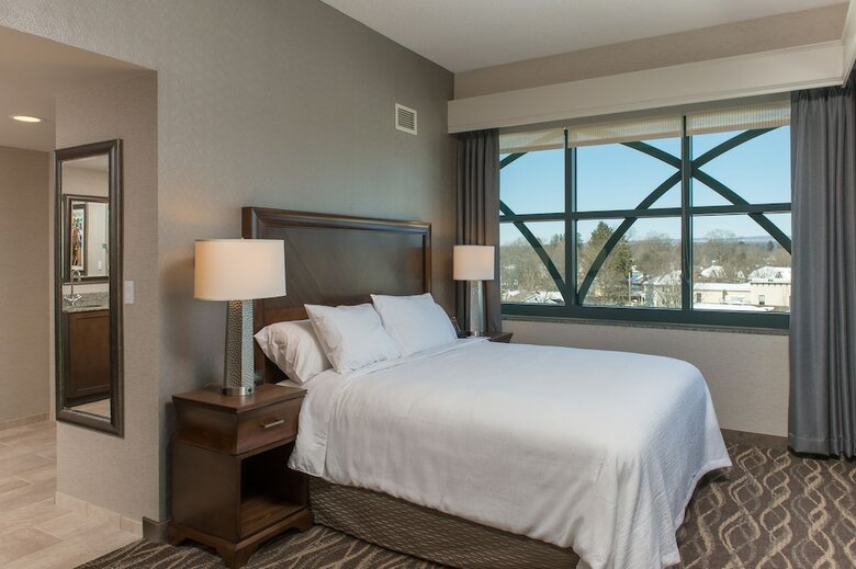 Hotel Embassy Suites Saratoga Springs