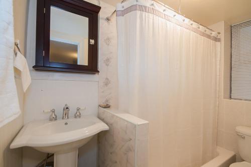 Luxurious Three Bedroom Apartment