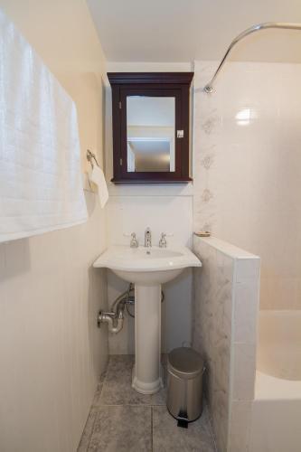 Luxurious Three Bedroom Apartment