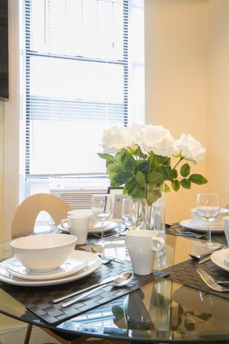 Luxurious Three Bedroom Apartment