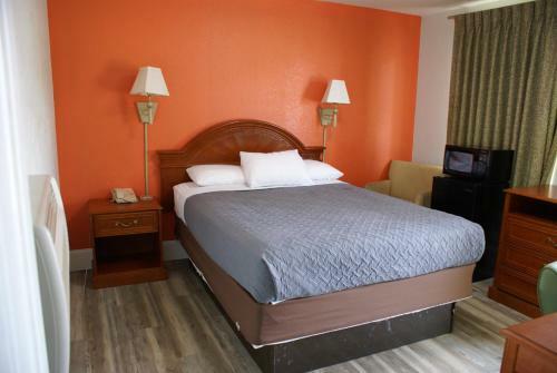Whispering Pines Motel - Asheville