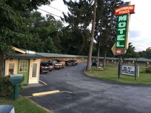 Whispering Pines Motel - Asheville