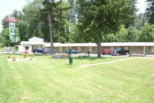 Whispering Pines Motel - Asheville
