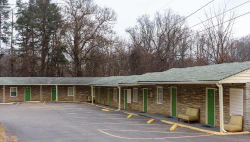 Whispering Pines Motel - Asheville