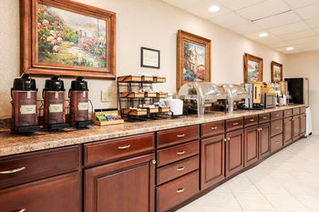 Posada Meadowbrook Inn & Suites