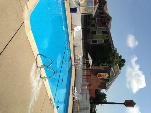 Motel Super 8 Speedway/university