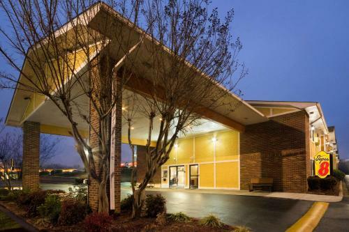 Motel Super 8 Speedway/university