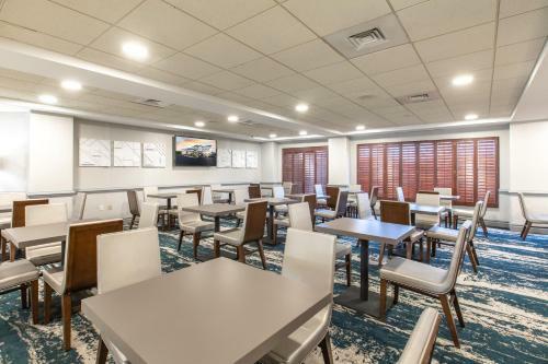 Hotel Wingate By Wyndham Concord Mills