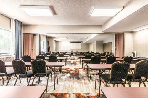 Hotel Clarion Inn Cornelius