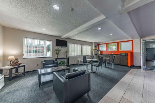 Motel 6 University