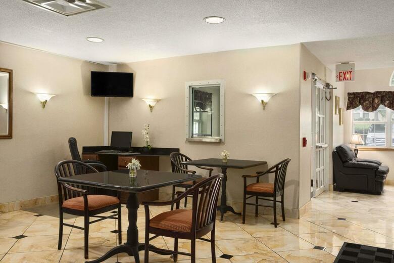 Hotel Microtel Inn By Wyndham Charlotte Airport