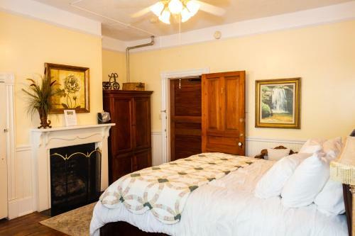 Bed & Breakfast The Charleston Inn