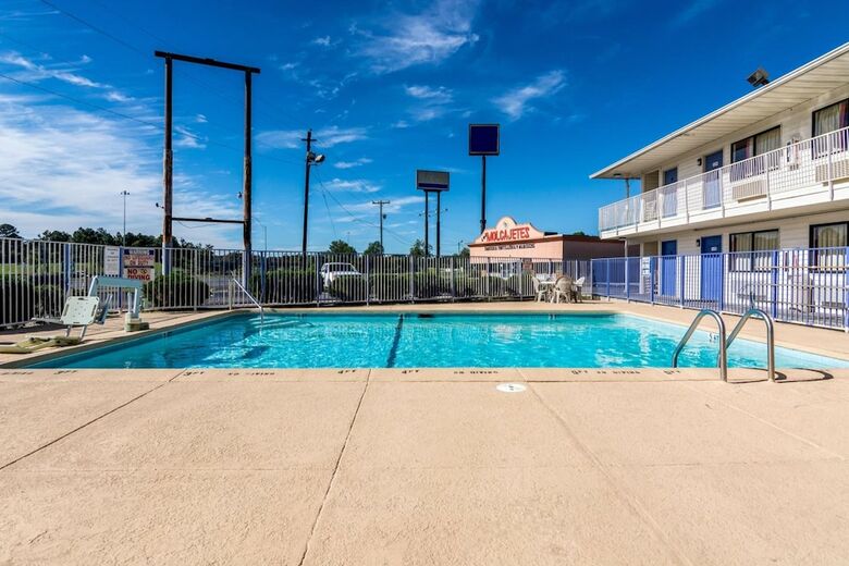 Motel 6 Lumberton
