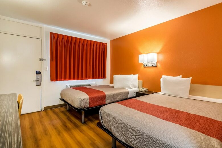Motel 6 Lumberton