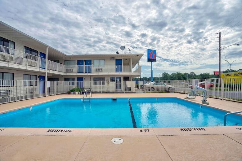 Motel 6 Lumberton