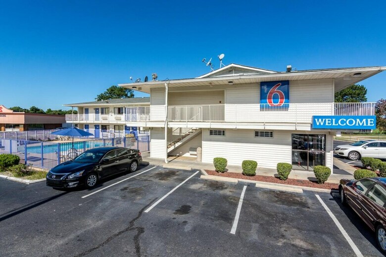 Motel 6 Lumberton