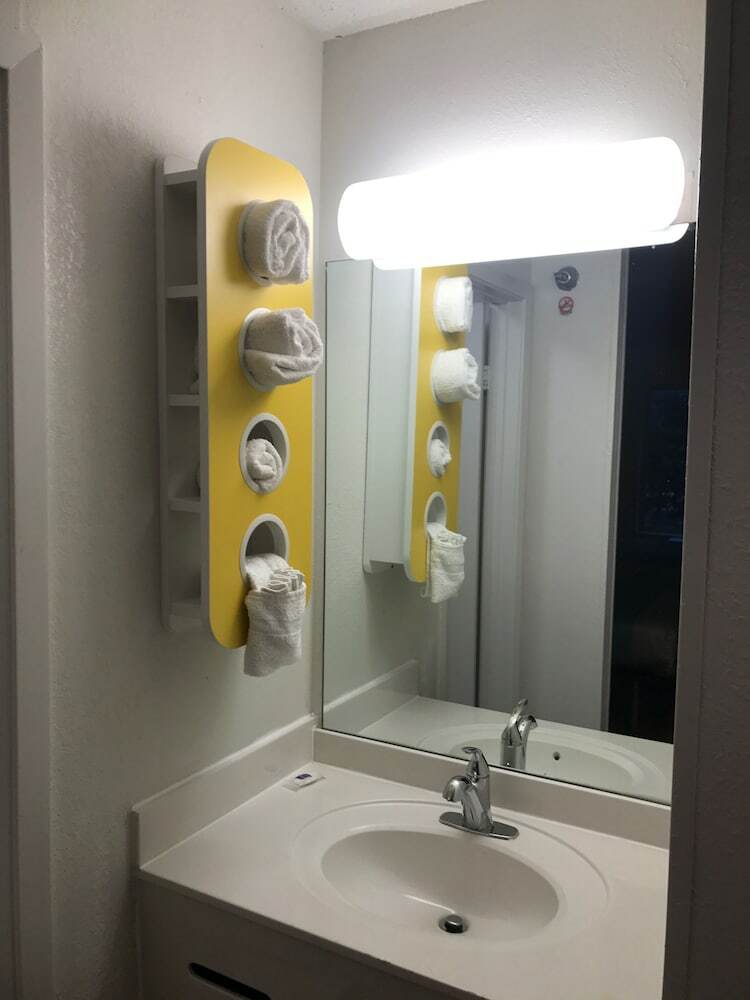 Hotel Motel 6 Raleigh - North