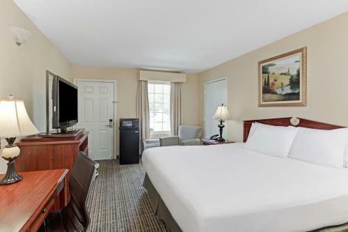 Motel Baymont Inn & Suites Sanford
