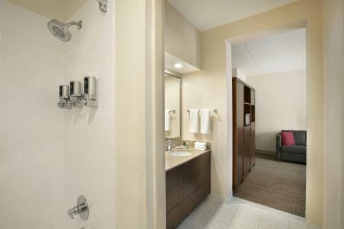 Hotel Regency Suites North Raleigh