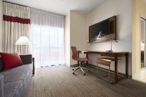 Hotel Regency Suites North Raleigh