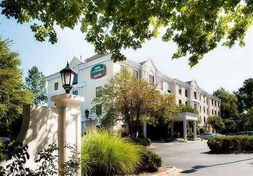 Motel Courtyard Raleigh Crabtree Valley