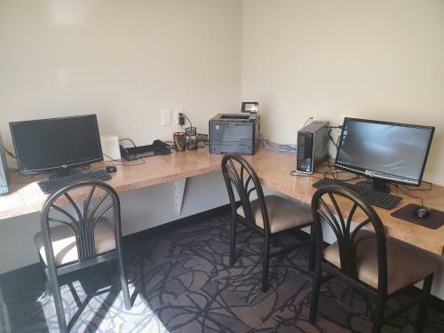 Hotel Expressway Suites Fargo