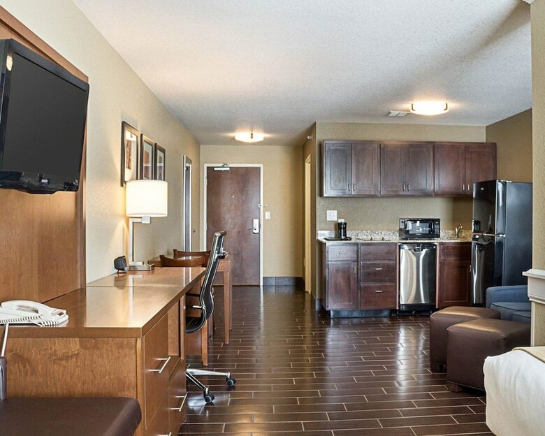 Hotel Comfort Suites Minot