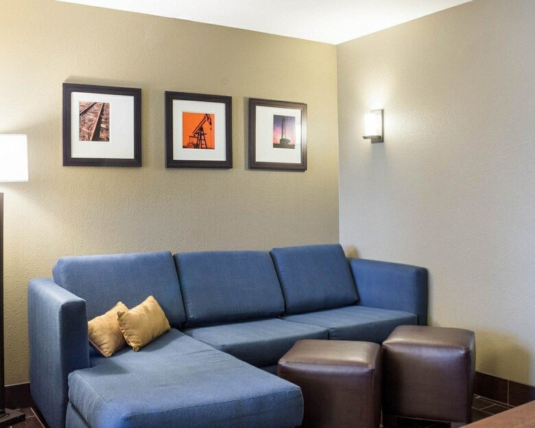 Hotel Comfort Suites Minot