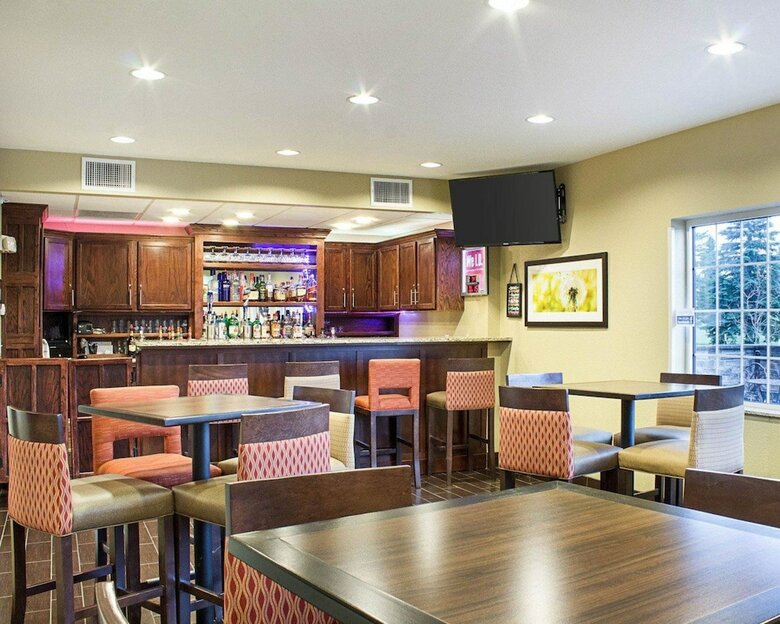 Hotel Comfort Suites Minot