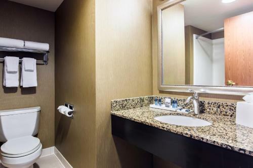 Hotel Ramada Plaza And Suites - Fargo
