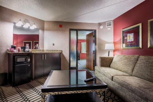Hotel Ramada Plaza And Suites - Fargo