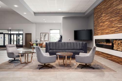 Hotel Ramada Plaza And Suites - Fargo