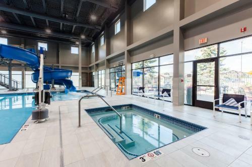 Hotel Ramada Plaza And Suites - Fargo