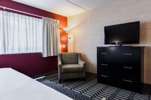 Hotel Ramada Plaza And Suites - Fargo