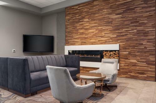 Hotel Ramada Plaza And Suites - Fargo