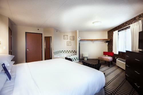 Hotel Ramada Plaza And Suites - Fargo