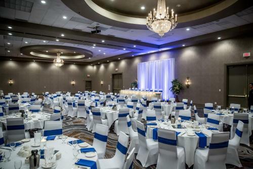Hotel Ramada Plaza And Suites - Fargo